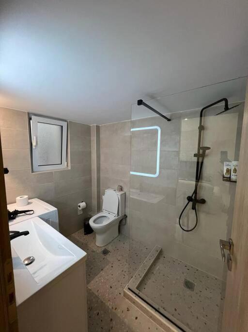 Cozy New Apartment Nearby Metro Atene Esterno foto